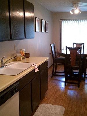 Montreal Court Apartments | Kitchen | Dining